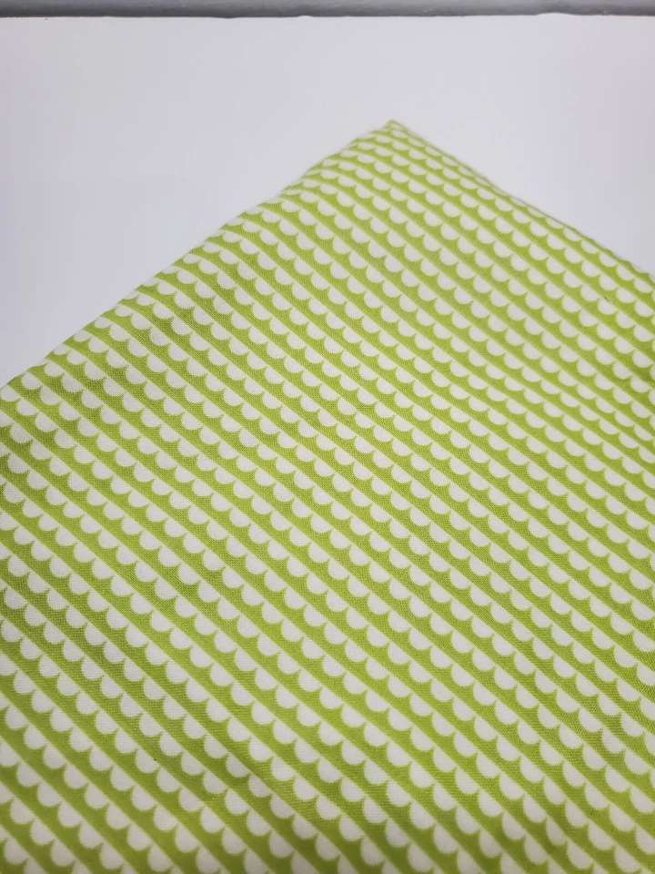 Bonnie & Camille Miss Kate Moda Green Scallop Stripe Retro Quilt FAT QUARTER  - Image 1 of 1