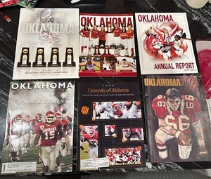 Lotto 6 riviste Oklahoma Sooners JT Thatcher Patty Gasso oggi rapporto annuale 1998 - Foto 1 di 11