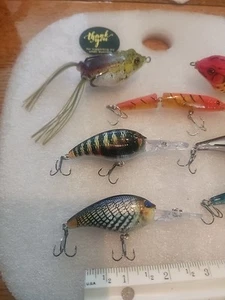 Bass Fishing 7 Lure Frogs Crankbait Assortment Hard Bait - Picture 1 of 1