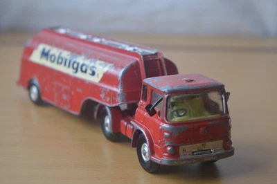 Camión cisterna Corgi Major Toys 1140 Bedford TK gasolina "Mobilgas" Foto 1 de 4
