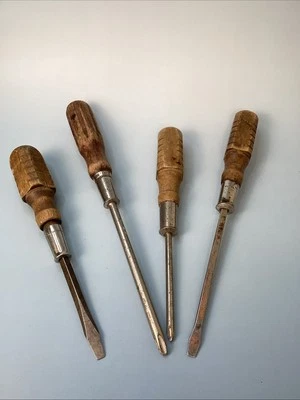 Vintage Irwin Bridgeport Phillips & Other Wooden Handled Screw Drivers. Set of 4 - Image 1 of 3