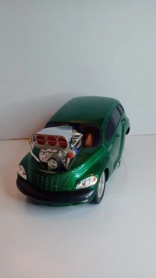 MUSCLE MACHINES '00 PT CRUISER (DARK GREEN) 1:18 SCALE FUNLINE - Image 1 of 4