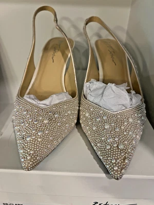 Betsey Johnson Clark 高跟鞋 象牙色 - 尺寸 9,二手,状况良好 — 第 1/4 张图片