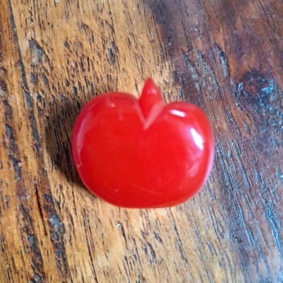 VINTAGE CARVED RED BAKELITE ? APPLE BUTTON 1" - Image 1 of 4