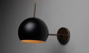 Aplique de pared diseño italiano lámpara mediados de siglo moderno metal negro y latón - Imagen 1 de 7