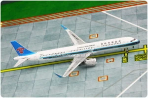 1:400 Phoenix CHINA SOUTHERN AIRBUS A321 Passenger Airplane Diecast Plane Model - Picture 1 of 8