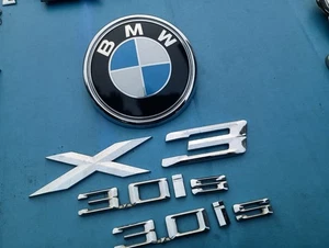 BMW 3.0IS X3 SIDE FENDERS PAIR CHROME EMBLEM AND BMW REAR LOGO SET OEM USED  - Bild 1 von 6