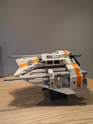 LEGO Star Wars Ultimate Collector Series Rebel Snowspeeder 10129 W/Manual As Is - Image 1 of 4