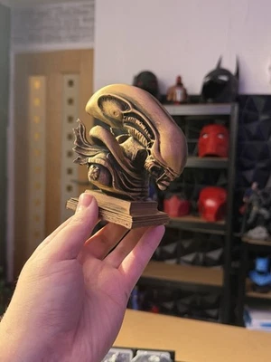 Xenomorph Bust – 3D Printed Display Model - Image 1 of 2