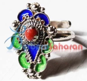 Handmade and unique Algerian Berber Ring with silver and red coral - Small - Picture 1 of 1