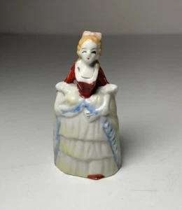 Vintage Porzellan Figur 4 cm groß viktorianische Dame aus Japan Handglocke sehr guter Zustand - Bild 1 von 12