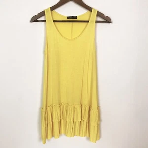 Túnica superior con capas de tanque con volantes Shop Basic amarilla sin mangas cubierta de baño pequeña - Imagen 1 de 6