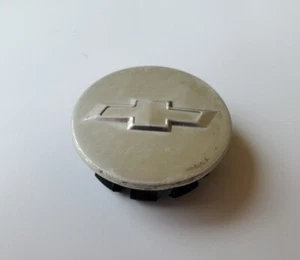 CHEVROLET TRAX SPARK SONIC BOLT COBALT CRUZE (1) WHEEL HUB CAP CENTER COVER OEM - Picture 1 of 4