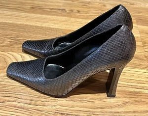 VIA SPIGA Snake Embossed Pewter Metallic Leather 4” Heels Pumps Size 8M - Picture 1 of 13