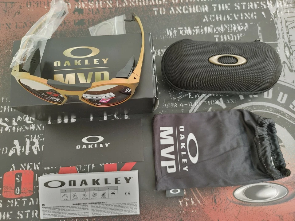 Oakley Clifden MVP Matte Red/Gold Shift Prizm Snow Back - OO9440-2156