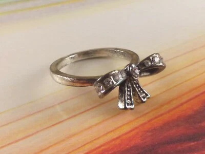 Anello Donna in Metallo Colre Argento Ant. Fiocco con Strass Tg. 18 Bigiotteria - Immagine 1 di 2