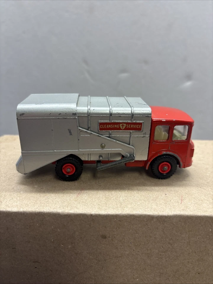 Matchbox King Size Refuse Truck (Garbage Truck) K-7 - Image 1 of 4