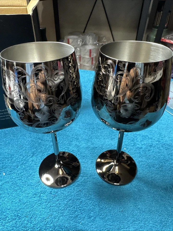 "Juego de 2 copas de vino de acero inoxidable grabadas Sky Fish, 8,5"" de alto" Foto 1 de 4