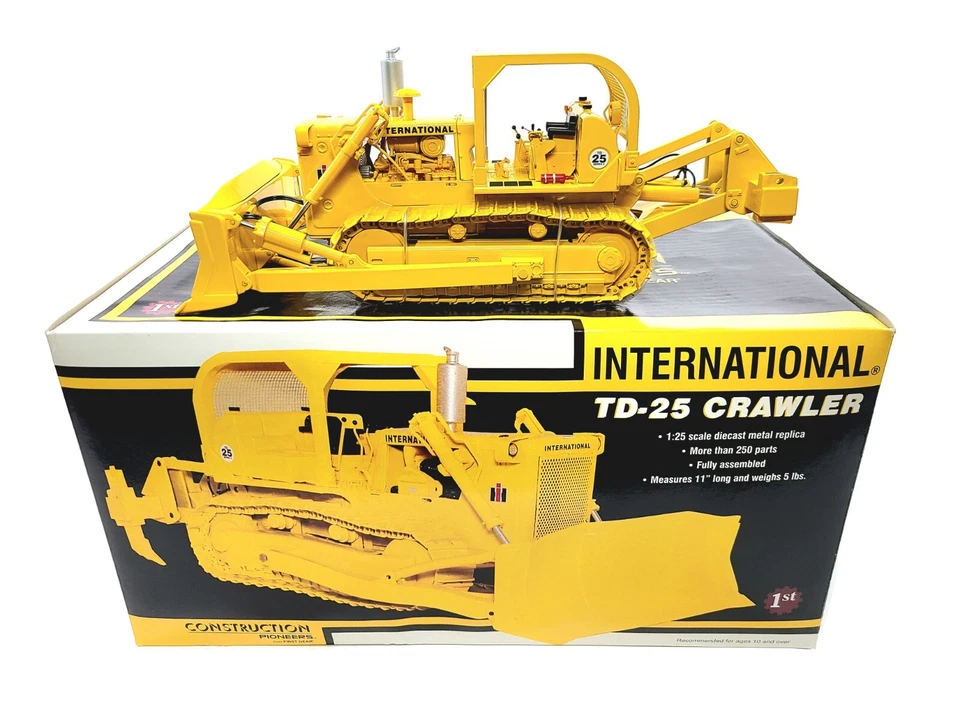 International IH TD-25 Dozer with Ripper - First Gear 1:25 Scale #79-0156 New - Image 1 of 4