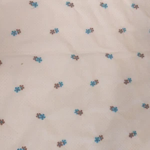 Vintage gepunkteter Schweizer Stoff cremefarben cremeweiß taupe & blaue Blumen 5 Yards 45" breit neu ohne Etikett - Bild 1 von 7