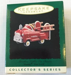 Hallmark Andenken Miniatur Kiddie Auto Feuerwehrauto Ornament 1996 Mint in Box Neu - Bild 1 von 3