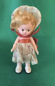 Vintage Knickerbocker S & E plastic doll- Blonde Wavy Hair, Sweetheart Dress. - Bild 1 von 4