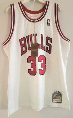Chicago Bulls Scottie Pippen 1997-98 Mitchell & Ness HWC Swingman White Jersey. - Image 1 of 4