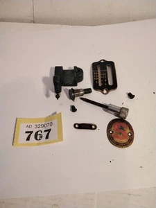 SINGER 99K PUNTADA LONGITUD PALANCA Y PLACA E INSIGNIA DE LATÓN, INSIGNIA 99K 1960 - Imagen 1 de 3