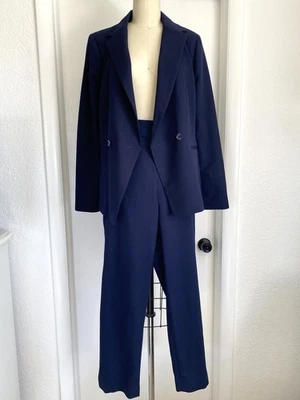 Woman’s Pendleton Blazer & Matching Pants Suit Size 14 Navy. Classic Virgin Wool - Image 1 of 4