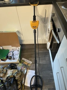 Garrett Ace 400i Metal Detector - Picture 1 of 10