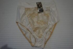 MADE BY NIKI SATIN & LACE BRIEF SHORTS ZIP UP - CREAM - SIZE M
