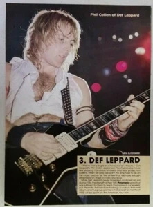 DEF LEPPARD ~ Joven Phil Collen de colección en el escenario años 80 ~ Página de revista PINUP - Imagen 1 de 1