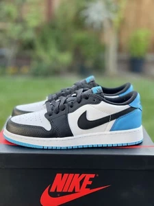 NUEVO Nike Air Jordan 1 Low Retro OG UNC Polvo Azul CZ0858-104 (GS) Talla 4.5Y/6W - Imagen 1 de 8