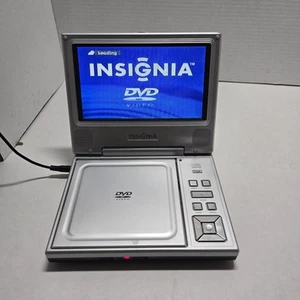 Insignia silber 7" tragbarer DVD Player NS-7PDVD Feind Teile mit Kabeln & Fernbedienung - Bild 1 von 8