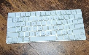 Apple A2450 Magic Keyboard Silver - US English. Pre-Owned Very Good Condition - Picture 1 of 4