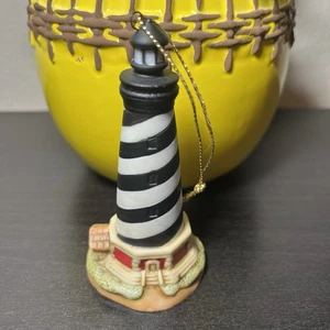 Adorno de Navidad Lefton Porcelana Cabo Hatteras Luz Casa 1994 Pintado a Mano - Imagen 1 de 6
