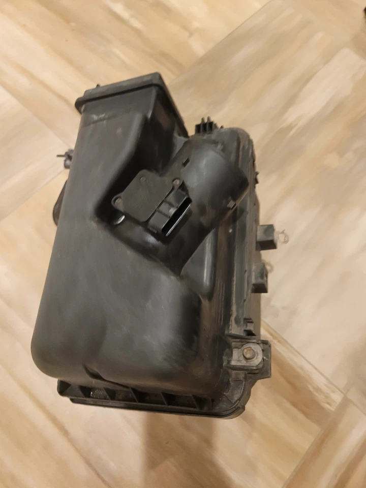 Conjunto de filtro de aire usado se adapta a: Toyota Sienna 2005 3,3 L 3MZFE Foto 1 de 4