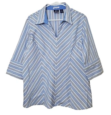 DCC Woman Striped Top Size 1X Zip Front Collared Blue White 3/4 Sleeve Stretch  - Image 1 of 4
