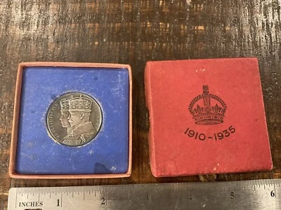 ORIG 1910-1935 King George V & Queen Mary Silver Jubilee Commemorative Medal - Image 1 of 2