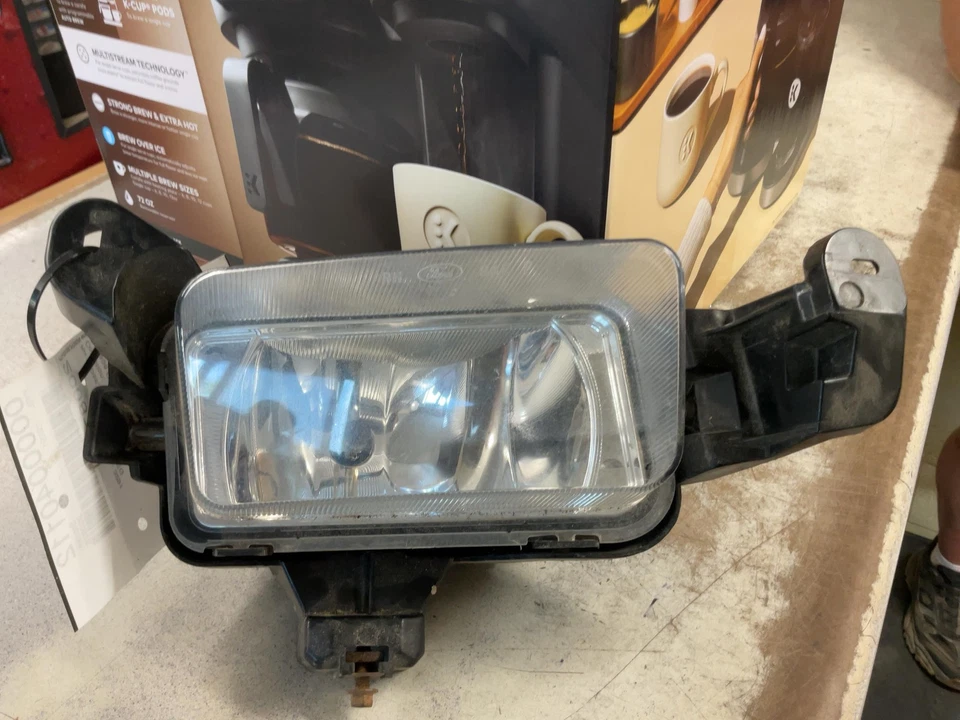 LENTE ANTINIEBLA DELANTERA DERECHA MERCURY MONTEGO derecha 05 06 07 Foto 1 de 2