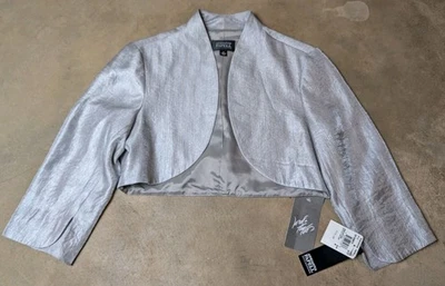 Chaqueta Bolero De Colección Adrianna Papell Ocasiones Plateada Brillante Recortada Precio de venta sugerido por el fabricante $318 Talla 6 Foto 1 de 4