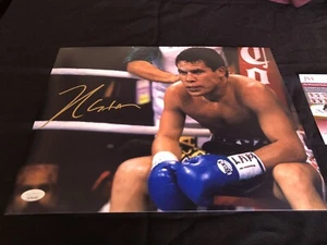JULIO CESAR CHAVEZ Autographed 11x14 Photo - Exclusive Legend!!! - Picture 1 of 5