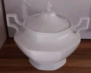 JOHNSON BROTHERS HERITAGE WHITE LARGE CERAMIC SOUP TUREEN 3.7 LITRES - Picture 1 of 12