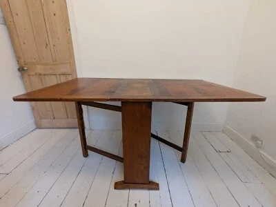 Oak drop-leaf dining table - opens to large rectangular table 152x91cm - 6 seat - Image 1 of 4