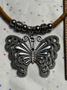 Neu ohne Etikett Schmetterling Silber Anhänger an portugiesischer Kork Halskette 16 Zoll Portugal - Bild 1 von 9