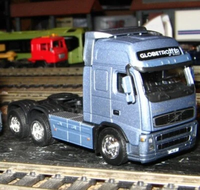 Motorart 13083 沃尔沃 FH12 Globetrotter 拖拉机 + 白色 FH12 HO 1/87 压铸完好 — 第 1/3 张图片