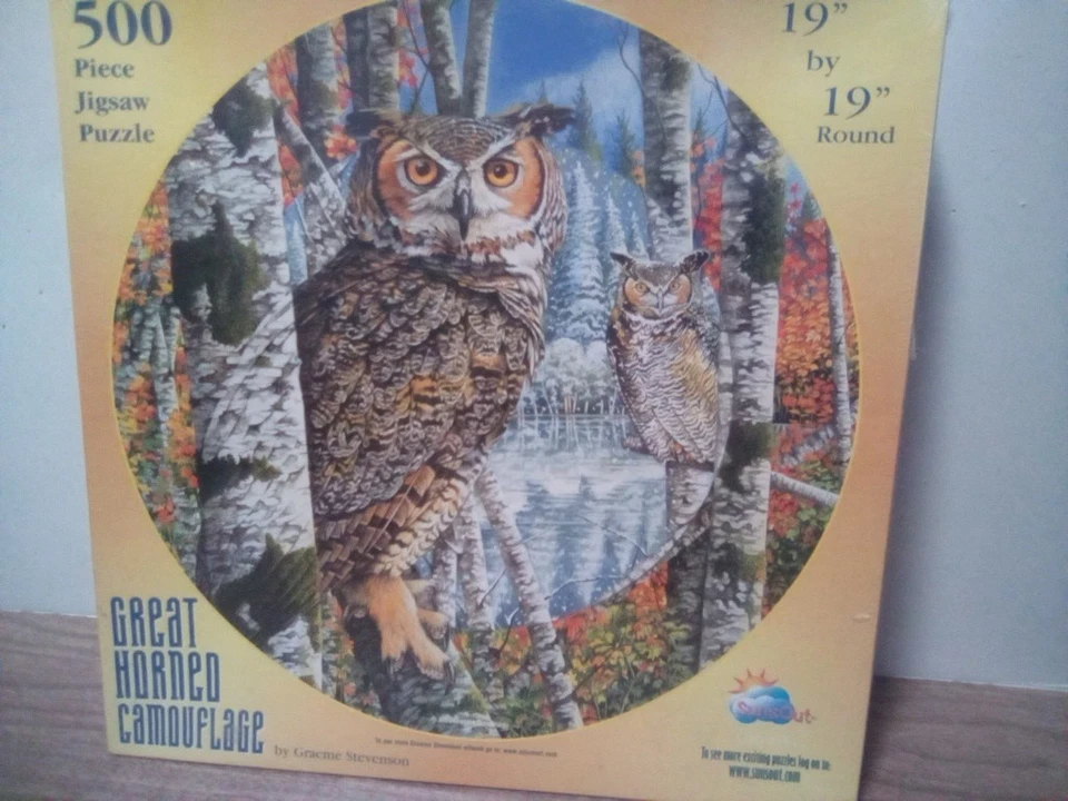 SunsOut 500 P Round Puzzle Graeme Stevenson Great Horned Camouflage Owl NOS - Immagine 1 di 1