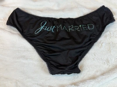 Braguita de bikini nupcial satinada vintage para mujer Victoria's Secret I Do negra/lentejuelas Foto 1 de 4