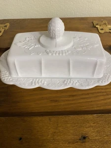Indiana Milchglas Ernte Traube weiß bedeckt Butterdose Vintage geknöpft Deckel - Bild 1 von 6