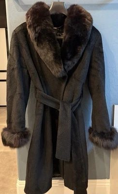 Abrigo de lana St. John con cuello y puños de zorro azul teñido (negro) - talla 12 Foto 1 de 4